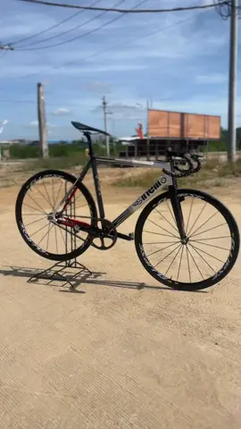 Cinelli parallax bike montage #fixedgear #fixedgearphilippines #cinelliparallax #fyp #fyip #kuyajeprox 