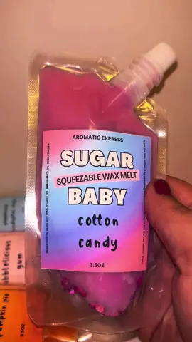 #squeezemewax #waxmelts #aromas #cottoncandy #squeezablewaxmelts 