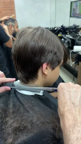 #asmr #cortecomtesoura #pentecorrido #barbershop 