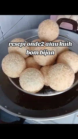 ayo sapa yang mau resepi onde2 nya... insyaallah anti gagal ya...#malaysia #indonesia #ondeonde #kuihbombijan#resepsimple  #bikangmawar #donuts #foryou #LearnOnTikTok #cucurjawa #fypシ 