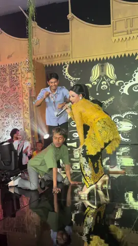 WEDDING FAIR yang nyanyi kapan WEDDING an? #lalawidy #weddingfair #gresik #zakyentertainment #grahakartiniballroom 