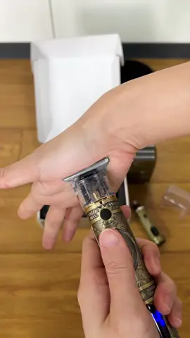 Barbers say it works very well.check yellow shopping cart can get it #fyp#foryou#resuxi#hairclipper#factory#suttik#tiktok