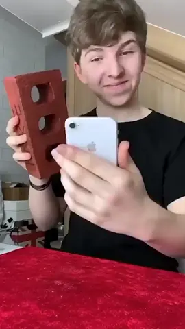 📱🧱😱 #iPhone#respect