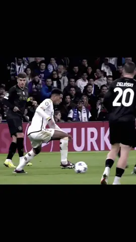 يا بيلي يا بيلي يا بيلي يا بيلي 😍 #judebellingham #jb5 #5 #realmadrid #fyp #viral 