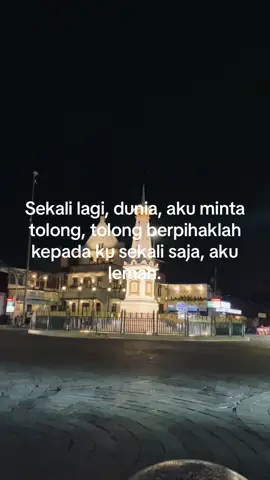 Tinggali pesan di komentar kalo emang dunia kalian sedang kacau!🥀