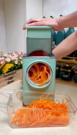 😱 Prepara tus Alimentos Fácil, Rápido y con el mínimo esfuerzo con nuestro novedoso Cortador de Verduras Multifuncional 3 en 1. Hasta 30 veces más rápido que los cuchillos de cocina tradicionales. ✅ Pica, Corta, Ralla, Muele y Rebana con una sola herramienta. ✅ Con sus 3 cuchillas obtendrás cualquier tipo de corte que desees. ✅ Preparaciones en segundos ✅ Seguro, resistente y fácil de usar 💥 Llévalo Hoy en OFERTA por Tiempo limítalo 👉 Pídelo en el Botón 