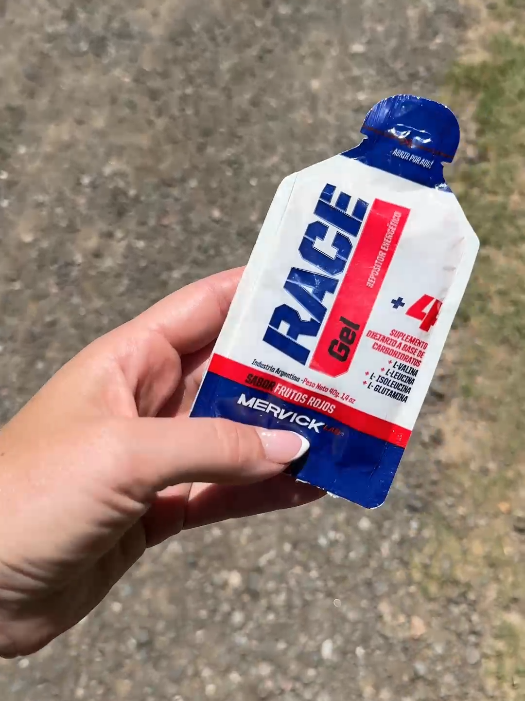 ¡Potencia tu energía con Race Gel de Mervick en Morashop! 🏃‍♂️✨ Disfruta de un 15% de descuento pagando en efectivo/transferencia, por solo $8.390, o elige la opción de 3 cuotas sin interés de $3.290. 💳💰 🔥 Beneficios de Race Gel Mervick: ✅ Repositor energético en prácticos sobrecitos. ✅ Fórmula con Valina, Leucina, Isoleucina y Glutamina para un impulso efectivo. ✅ Ideal para mantener la energía durante tus entrenamientos y competiciones. ¡Acelera tu rendimiento con cada sobrecito! 🚴‍♀️ ¡Compra en Morashop y experimenta el poder concentrado de Race Gel de Mervick! 💯 #suplementos #suplementosdeportivos #morashop #Fitness #Running #deportes #deportista #energia #mervick