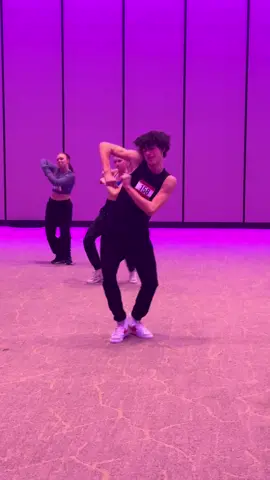 Hip hop with @Londyn Daniel @TRIBE 99 at The Dance Connection Lexington 🔥🔥  #stage8dance #stage8brands #settingthestandard #bydancersfordancers #dance1st #thedanceconnection #thedanceexpo #rebelathleticdance #dance #allstardance #usasfdance #tribe99 