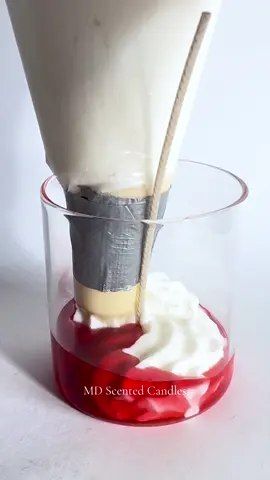 Desert candle 🍓🧁🍓  #candle #candlemaking #kerze #österreich🇦🇹 #desertcandle #mdscentedcandles #österreich🇦🇹deutschland🇩🇪 #scentedcandle #kerzenmachen #svijece #hrvatska🇭🇷 #balkan #phomemo #viral #viralvideo #viraltiktok #strawberry #candlelover #scentedcandle 