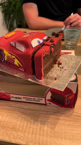 Gateau cars⚡️.  #flashmcqueen #cars1 #ligthningmcqueen #nostalgie #gateau #mcqueen⚡ 