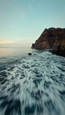 Descubriendo las playas de Gran Canaria 📍🗺️ #grancanaria #canaryislands #thecanaryislands #dji #beautifuldestinations #coast #beach #goproes #fpv #fpvdrone #fpvcinematic