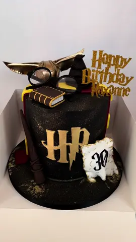 No. Ron, no!!! - 30thBirthday  •• #sweetindulgencecakes #harrypotter #30thbirthday #sortinghat #snitch #ronweasley #cake #cakeart #grifindor 