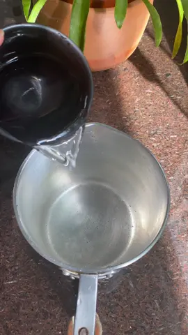 Medidas na Legenda 💛 Essa receita é da minha irmã que é responsável pelas maravilhas do @quintalsantoculinariasaudavel. Mestre da culinária saudável e saborosa. Sigam para acompanhar o trabalho dela.  1 cebola roxa grande ( ou duas pequenas)  1 xícara de açúcar  1/2 xícara de vinagre  1 colher de chá de sal  1/3 de xícara de açúcar  1 folha de louro  3 grãos de pimenta do reino. ✅Já salva pra não perder  #conserva #cebola #salada #receitassaudaveis #receitasfaceis #receitasfit #receitaspraticas #saladas #recetas #recetassaludables #recetasfit #recetascaseras #receitascaseiras #cooking #recepies #cebolas #cebolaroxa 