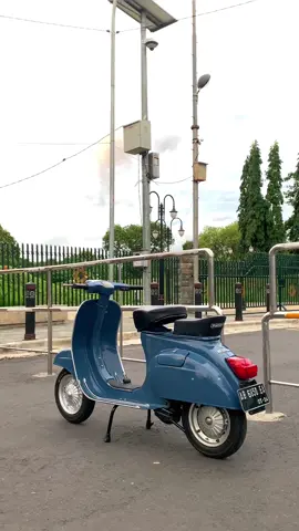 LOVELY #vespa #pts #p100ts #smallframe #smallframeterror 