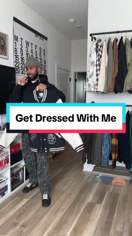 my actaull process of gettinf dressed. should i do more of these? 🤔 #grwm  #fotd #outfitgrid #wdywt #OOTD #fashion #streetwear #vsco #kotd #highsnobiety #hypebeast #oshfits #fashionblogger #fitsonpoint #minimalmovement #mensfashion #hbouthere #streetbeast #uomens #nike #jordan1club #jordan1 #snkrskickcheck #StreetStyle #fitoftheday #mensweardaily #mensblogger 