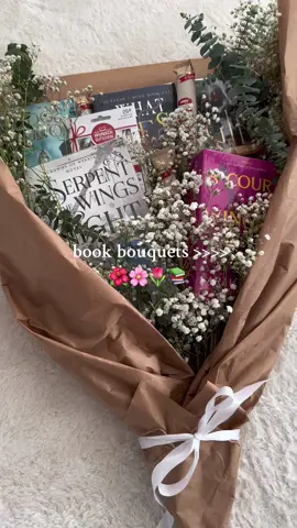 📚🌺 #fyp #books #BookTok #fypシ #viral #flowers #bookbouquet #selfmade #Love 