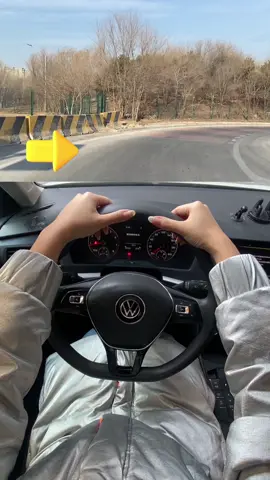 How to turn the steering wheel correctly while driving #driving #driven #car #tips #skills #carsoft #cardriving #driver