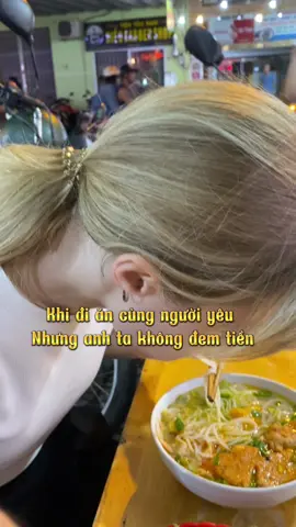 Ăn một mình vẫn thấy buồn thế 🥲 #chuyệnnàngtây #funny #gaitay #fyp 