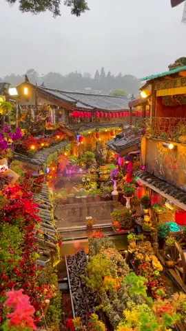 雨中的丽江古城，多一份诗情画意 📍丽江古城，丽江市，云南省 📍Old Town of Lijiang, Lijiang City, Yunnan Province #丽江古城  #lijiang 