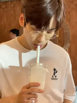 Anh xã cute quóoo điiii 😻🥰😍😘💋❤️🤭☺️😝 #weizheming #mileswei #nguytrietminh #nguytrietminh魏哲鸣 #weizheming魏哲鸣 #魏哲鸣miles #weiday #cbiz #chineseactor #chinesedrama #saohoangu #19thfloor #19thfloorchinesedrama #tầng19 #caohuyền #xuânvũ 