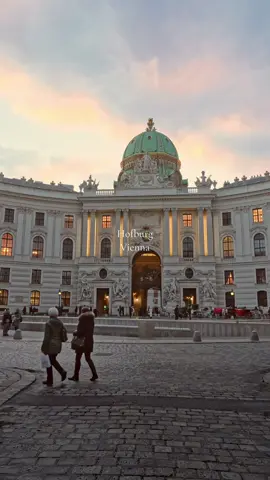 ✨Whispers of history linger in the Vienna air as the Hofburg Palace stands silhouetted against a mesmerizing sunset, a timeless scene of elegance and tranquility ✨🏛️🌅 📍 Hofburg Imperial Palace - 1st District, Innere Stadt. Come visit Vienna 🤗 🎥©️ @vienna_visitas  #hofburg #sunset #vienna #architecture #habsburger #palace #imperial #fiaker #michaelerplatz #kohlmarkt 