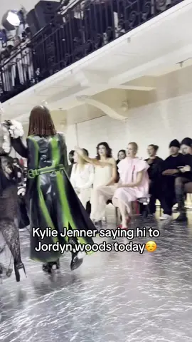 Kylie Jenner waving to Jordyn Woods today at the Jean Paul Gaultier show in Paris for Paris Fashion Week #parisfashionweek #kyliejenner #jordynwoods #jeanpaulgaultier 
