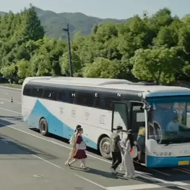 Bus scene, you'll know what's gonna happened next 💀😅 #19thfloor #cdrama #mileswei #weizheming #sunqian #xybca #foryoupage #fypシ゚viral #fyppp #jhengckdrama #foryou #fyp 