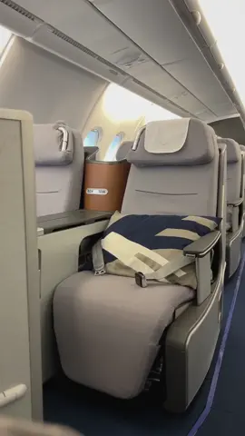Unwind in style at 35,000 feet in our A380's Business Class. Are you ready? #Lufthansa #Airbus #BusinessClass 