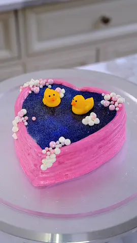 Saltburn has ruined bathtub cakes for me 😆 cant unsee it now iykyk . I used buttercream to create this cake, inculding the duckes…. #saltburn #bathtub #cakedecorating 