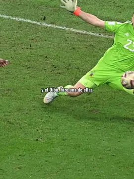 La parada del Dibu Martínez que cambió el curso de la historia. #dibu #emilianomartínez #argentina #francia #mundial #parada #historia #futbol #parati #fyp 