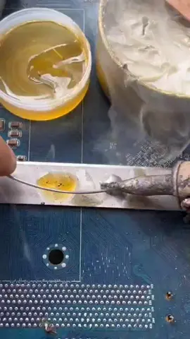 Apply solder paste for easy soldering. Apply solder paste for easy soldering. # Solder paste # Welding experience sharing # Solder # High performance utility#fyp #viral 