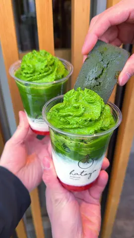 浅草にある日本茶専門店の抹茶いちごラテと濃厚抹茶いちご大福🍓 ラテには最高級抹茶を使った抹茶エスプーマクリームがトッピングされていて、これに抹茶フィナンシェをディップして食べても絶品！ 1/30までの期間限定で新宿高島屋地下1階にあるむにぐるめcafeにも出店してるからぜひ行ってみて🍵 📍浅草「八十八浅草」 #東京グルメ #浅草グルメ #浅草カフェ #tokyo #japanesefood #matcha 