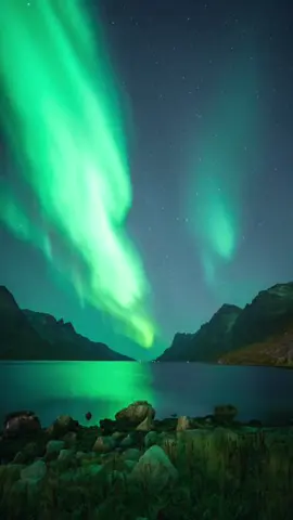 They talk but never seen an aurora borealis 💚  This is your sign to visit Iceland 🇮🇸🤩 . . #auroraborealis #northernlights #iceland #travel #experience #actuvity #amazing #🇮🇸 #unreal #norway 