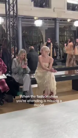 So Yanian couture at this paris fashion week was missing a model so they invited influencer lara cosima to replace her #parisfashionweek #couture #modelonduty #Runway #fashionshow #model 