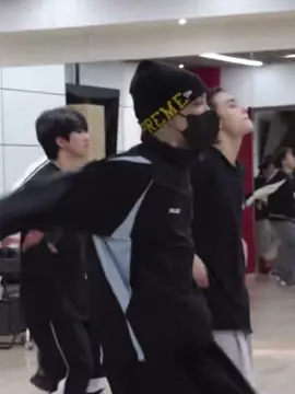 This move… #fyp #fypシ #foryou #foryoupage #viral #skz #straykids #kpop #kpopfyp #halloffame #halloffameskz #choreo #chorography 