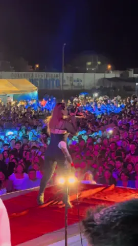 Gracias por la invitacion a Cesar Cordova y los clavesles de la cumbia 🫶🏻 que gusto cantar a mi gente bonita de ICA 🎉  . . . #clavelesdelacumbia #leslybecorena #ica #aniversario #clavelesdelacumbia🎶🎵😍 #fyp #fouryou #brillo #escenarios #peru🇵🇪 