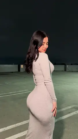 Perfect maxi dress highly recommended❤️ @QINSEN #tiktokshopping #dresses #model #fyp 