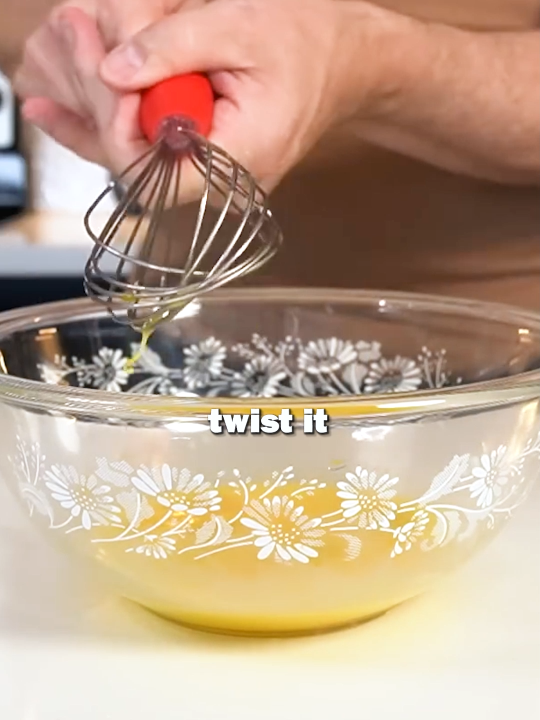 Mini Flisk is a whisk by Dreamfarm that can twist to create three whisks in one. It's really easy to clean and I like this utensil a lot. #dreamfarm #whisk #miniflisk #twistwhisk #kitchenutensils #kitchengadget #amazon #amazonfinds #amazonkitchenfinds #amazonkitchenfavorites
