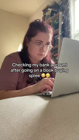 What a stressful moment 🤣😬 • • • • • • #bookishthoughts #booksale #bookish #bookstagram #BookTok #books #fyp #booktokfyp #bookishgetawaysretreat #popularbooks #booktokfypage #trending #bookishgetaways #foryoupage #booksonsale #bookbuying #spendingproblems 
