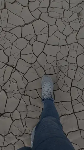 • The sound of the dry soil cracking was so satisfying at that moment ! #sound #satisfying #satisfyingvideo #nature #earth #dry #soil #life #meditation 