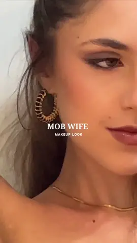 MOB WIFE makeup look💋 (tentei recriar a trend do meu jeitinho! - achei que as pintinhas fake combinaram 100%)  #mobwife #makeup #trend #fy #maquiagem #dior #sp 