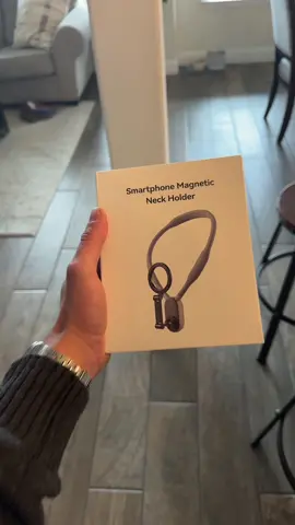 The #smartphonemagneticneckholder is actually awesome and really useful not only for #creators but everyone! #TikTokShopValentinesDay #Kahlatalk #Kahlatech #kahlaDeals #magneticphoneholder #neckphoneholder 