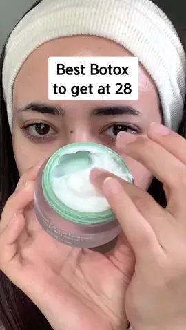The best botox you can get at your late twenties is literally a good anti-aging cream. This vegan peptide cream has a powerful wel-aging and cell-repair benefits and can also be a great alternative for retinol especially if it irritates your skin.  Ad ~ but who doesn’t love haruharu products 😭❤️ . .. …@haruharu wonder #haruharuwonder #haruharupeptidecream #retinolalternative #koreanskincare #amazonfinds #tiktokmademebuyit #skincare #skincaretips #kbeauty #peptide #retinol 