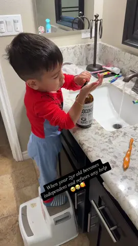My 2yr old keeps growing up and is now self sufficient and independent 🥹😭🥰 #independent #2yrsold #babyboy #toddlerlife #toddlersoftiktok #momlife #sahmsoftiktok #foryourpage #paratii #latinacontentcreator #mexicancontentcreator 