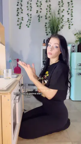 Just when i thought my cooking couldn’t be more chaotic… 😅😭 Anyways, new series? 🤔 #fyp #foryou #kidskitchen #functionalkitchen #montessorikitchen #montessorimom #chef #badchef #cooking #breakfast #breakfastrecipe #Recipe #recipeideas #chaoticcooking 