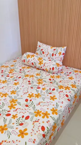Sprei bahan katun 🌼 - Tinggi sprei 30cm  - Sudah double karet - Banyak pilihan motif - Terdapat 2 sarung bantal & 2 sarung guling  yuk samaan , motif osaka seger banget nih 😍