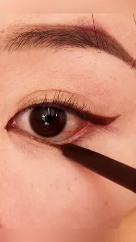 Eyeliner teaching #viral #tiktok #fyp #2024 #makeup #grwm #beauty 