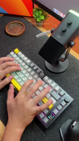 Is this the Best sounding Budget Mechanical Keyboard? This is the Ajazz AK820 Pro from @mechlands. It is a 75% Mechanical Keyboard with an Interactive Screen! Did i mention that it is only $60? You can connect it using Bluetooth, Wired or using 2.4Ghz. Not gonna lie, this is was the best pre built keyboard so far that i tested considering its price. Click the link in my bio to learn more! #mechanicalkeyboard #keyboard #gamingkeyboard #customkeyboard #keyboardasmr #desketup #setupinspiration #desksetupideas #setup #setupideas #setupgaming #desk #ajazzak820pro #ajazz #ajazzmechanicalkeyboard #mechlands 