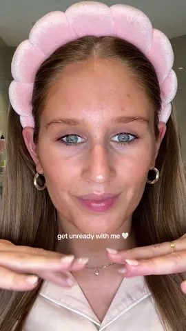 Get unready with me ft. Garnier’s iconic micellar cleansing water 🫧🤍 AD It still honestly amazes me how well Garnier’s Micellar Cleansing Water can remove even the heaviest of makeup while still being so gentle on the skin! Combine it with their Reusable Pads though and you have the ultimate duo 😮‍💨 I actually didn’t know this but the reason this product is SO effective is because it’s formulated with Micelles (makes sense with the name!!) which are invisible cleansing agents that act as magnets to capture impurities, makeup and any oils on the skin without you needing to vigorously rub your face!!  Garnier’s Micellar Water has been such a staple product in my routine for so many years, whether it’s taking my makeup off after an event or just refreshing my skin in the morning. I can always rely on it to cleanse and remove my makeup without ever leaving my skin feeling, tight or irritated 🥹🫶🏽 #getunreadywith me #AD #gurwm #nighttimeroutine #nighttimeskincare #micellarwater #garnieraunz #skincare #micellarewind 