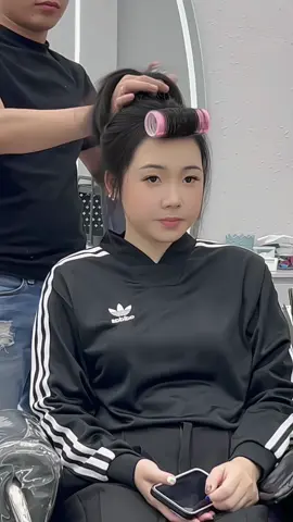 Nay lên món Đặc Sản SunHair cho Chị Em tham khảo ạ.#salon_nhuộm_tóc_đẹp_đàlạt #salon_uốn_tóc_đẹp_đàlạt #salon_cắt_tóc_đẹp_đàlạt #hair_salon_tóc_đẹp_đàlạt #layeredhaircut #reviewđalat #SunHairStudio 